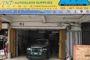 AIZAT PAKAR BAIKI CERMIN RETAK KERETA