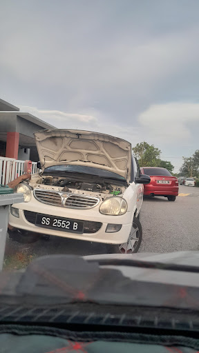 Pomen kereta dan lori baik pulih kenderaan