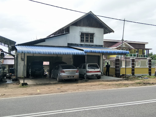 M Dee Garage