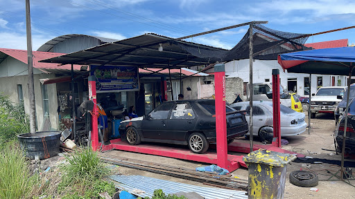 Bengkel bos pusat pengumpulan kereta rosak