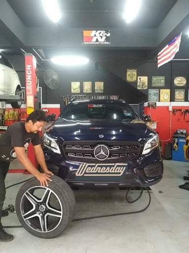 POMEN KERETA BERGERAK