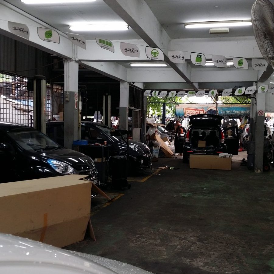 bengkel membaiki kereta keong
