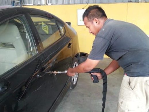 Bengkel Mengetuk Dan Cat Kereta He Long 1 bengkel mengetuk dan cat kereta he long