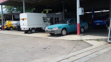pusat servis kereta tanah liat